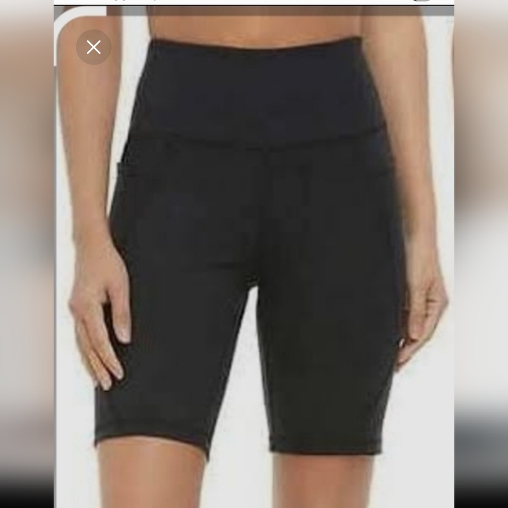 Danskin Black Bike Shorts Mid-Thigh Length